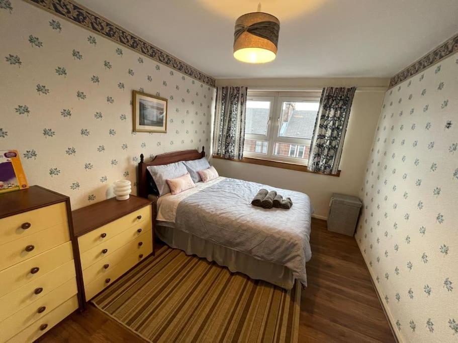 West End Hidden Gem - Modern 2-Bedroom Apartment With Residents Patio Glasgow Zewnętrze zdjęcie